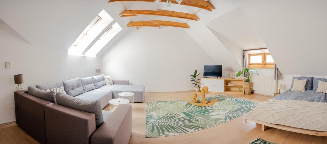 Sziklai Apartman Veszprem Bagian luar foto